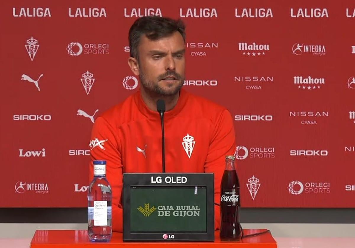 El entrenador del Sporting, Rubén Albés, comparece en sala de prensa.