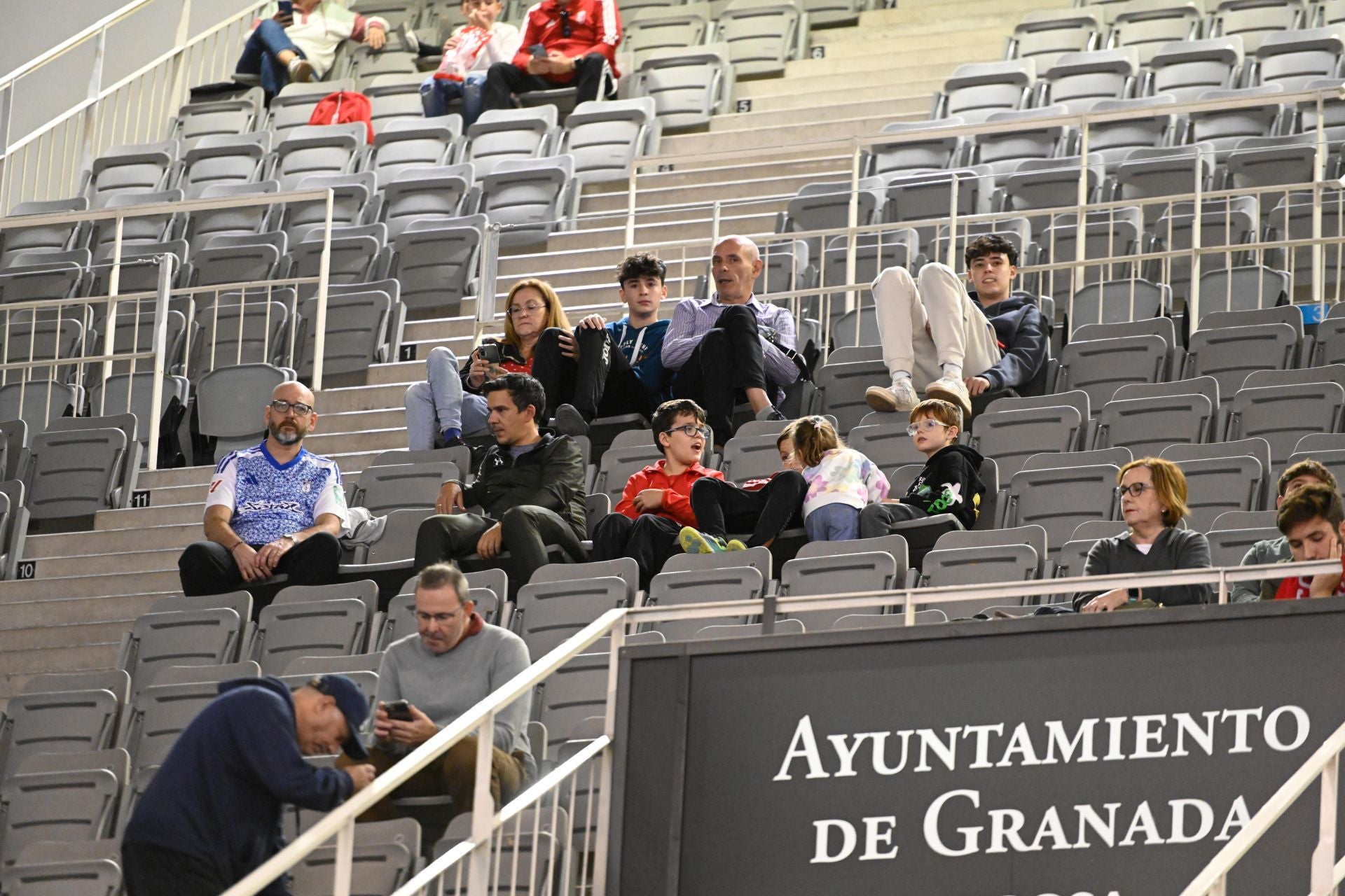 Encuéntrate en la grada durante el Covirán - Leyma Coruña