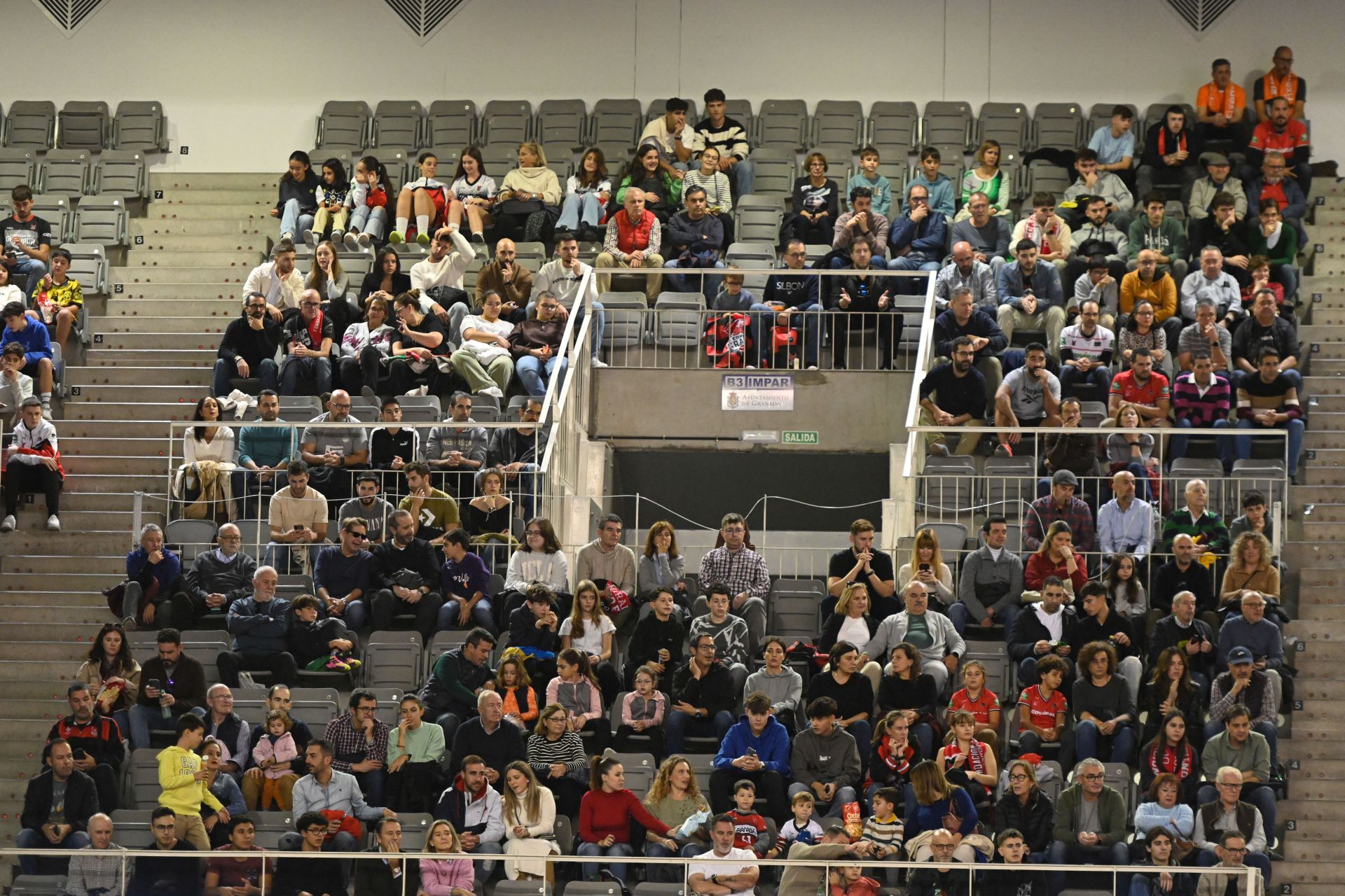 Encuéntrate en la grada durante el Covirán - Leyma Coruña