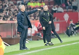 Fran Escribá, en la banda de El Molinón.