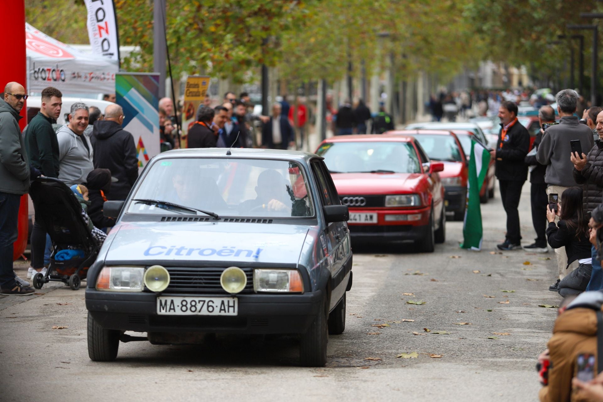 El Rally Primeras Nieves llena Granada de coches clásicos