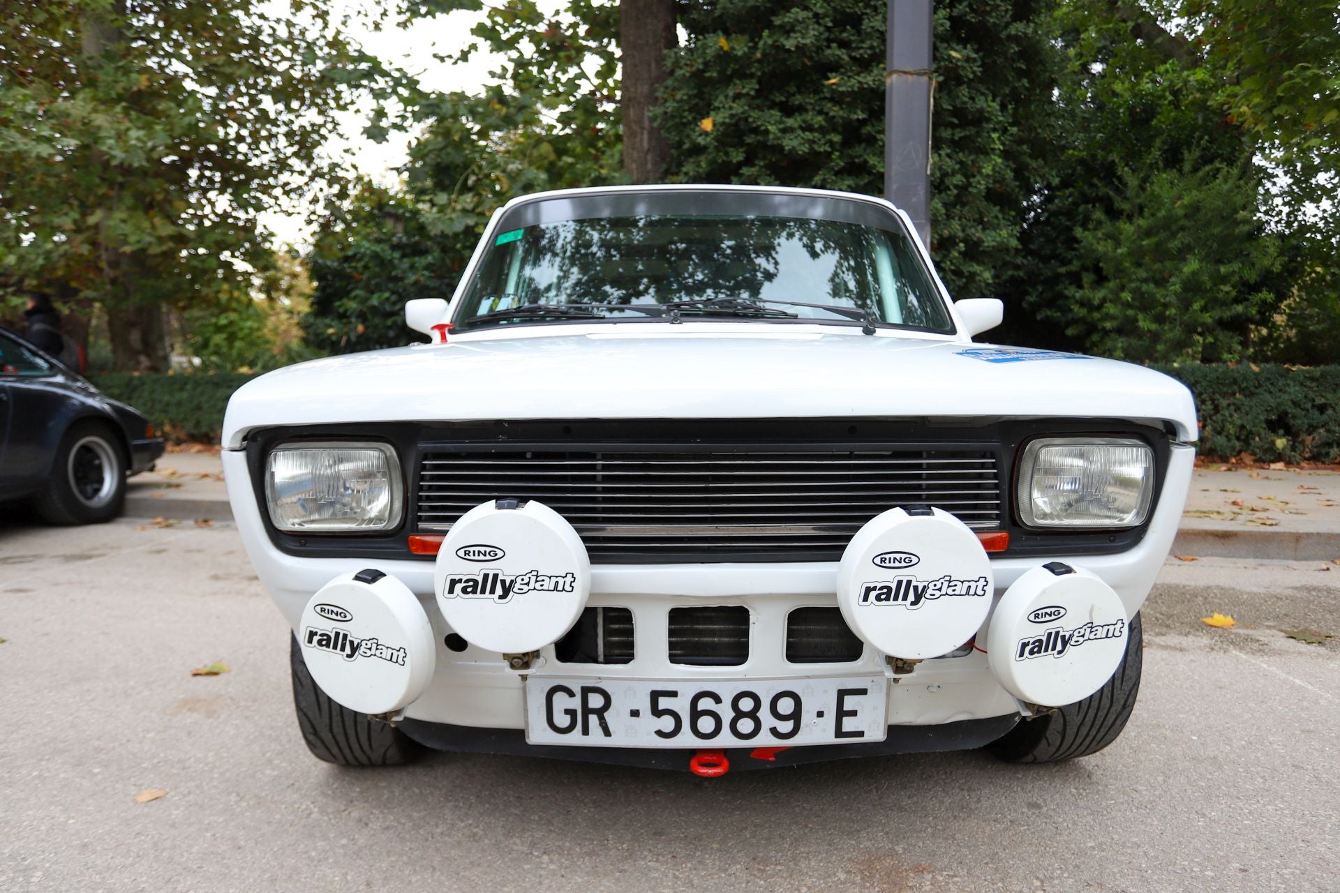 El Rally Primeras Nieves llena Granada de coches clásicos