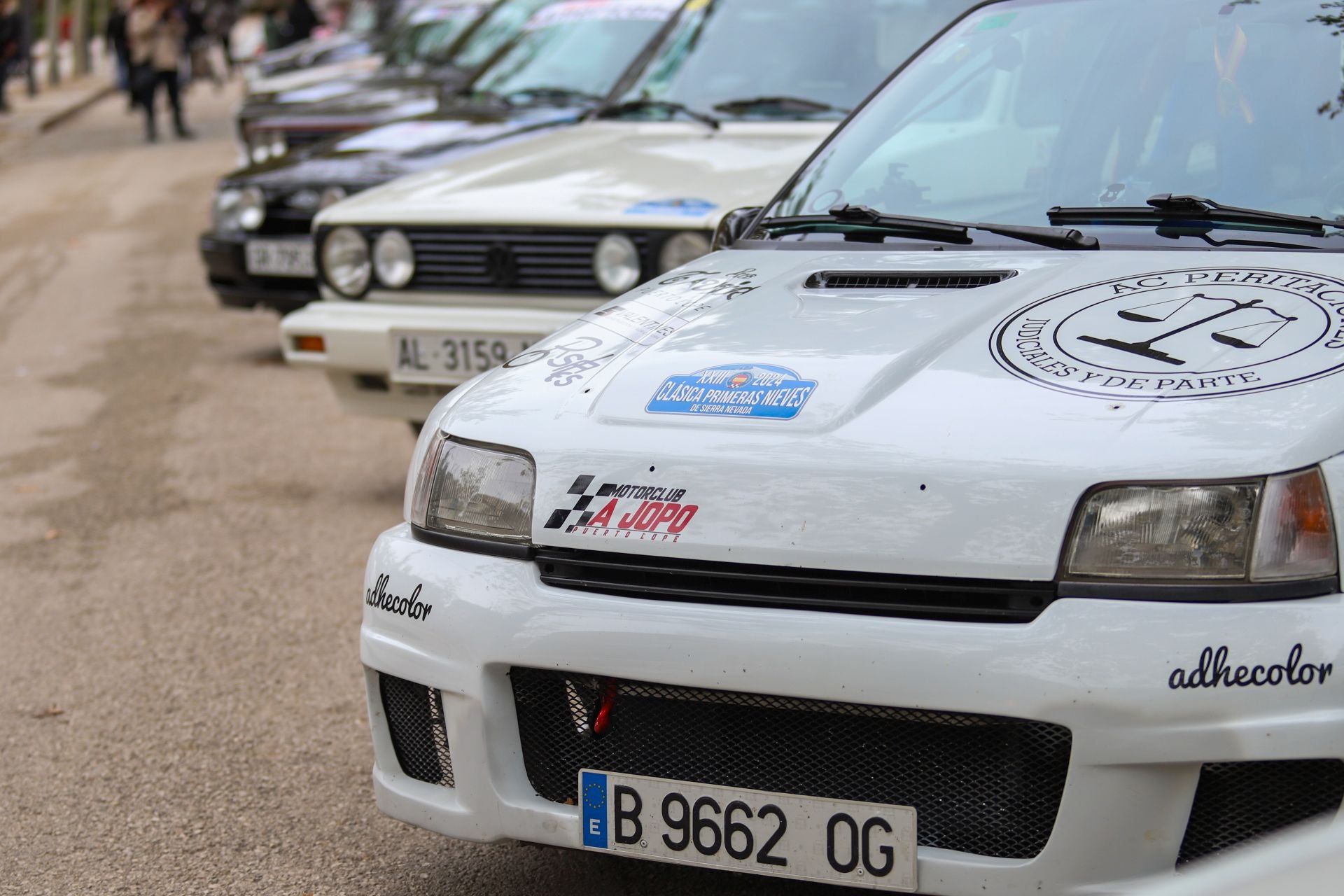 El Rally Primeras Nieves llena Granada de coches clásicos