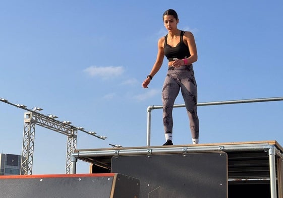 Marta Gutiérrez entrena el salto en Japón antes de arrancar el Mundial.