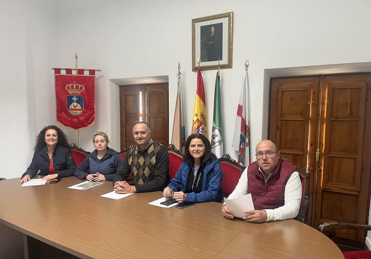 El alcalde de Felix recibió a la presidenta de Autismo Dárata.