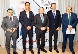 Antonio Sanz, consejero de Presidencia, flanqueado por el director de IDEAL, Quico Chirino; el ceo de Innovasur, Juan José Prieto; Antonio González, director general de IDEAL y Miguel Cárceles, delegado de IDEAL ALMERÍA.