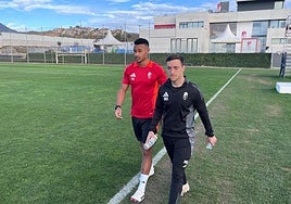 Loïc Williams, con el readaptador Manu Dimas.