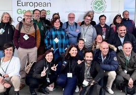 Foto de familia de los participantes en el encuentro de geoparques celebrado en Islandia.