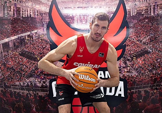 El rojinegro Rubén Guerrero, con 'alas' para resurgir al equipo en el Palacio de Deportes.