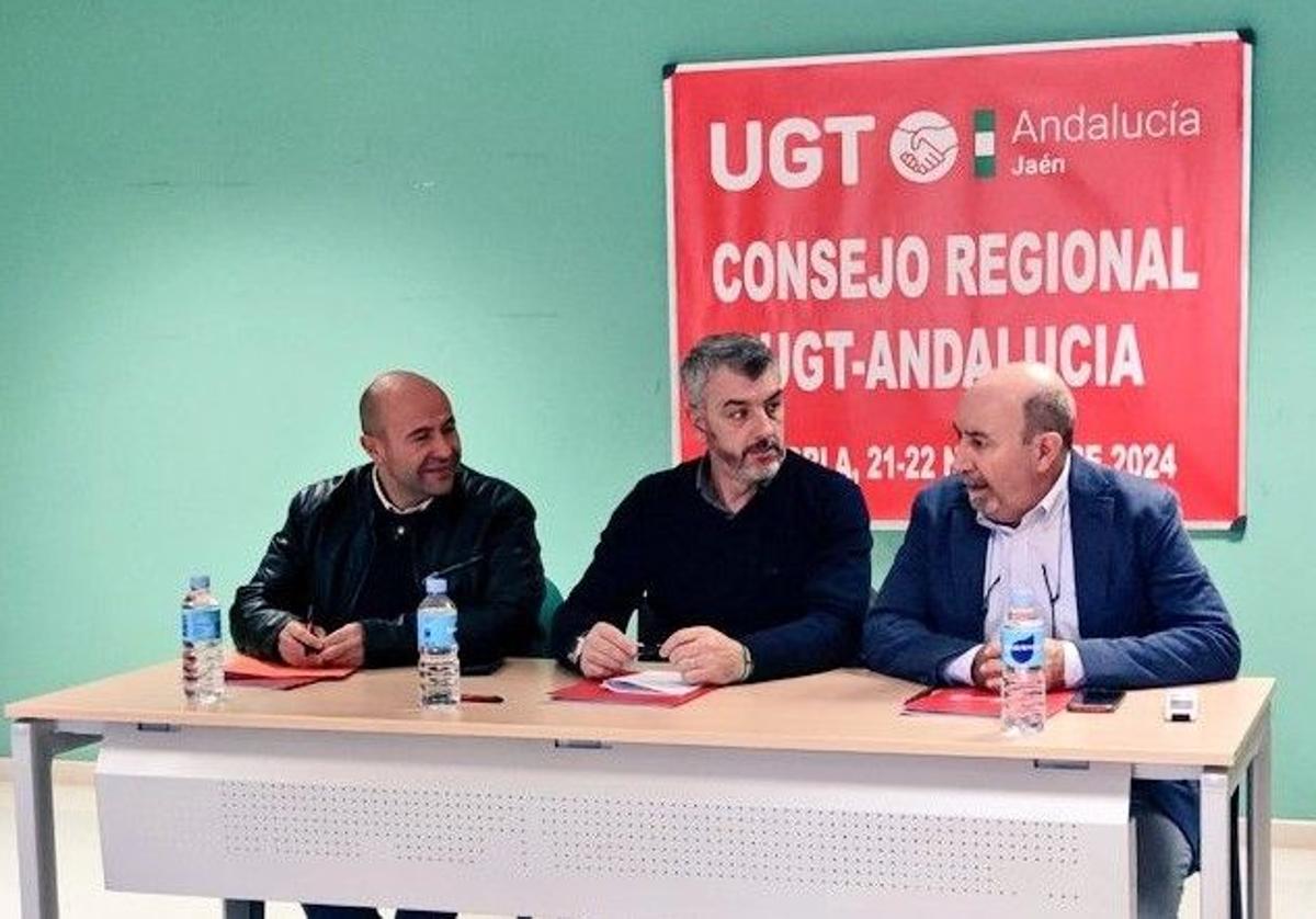 El alcalde de Cazorla y los secretarios generales del sindicato a nivel andaluz y jienense.