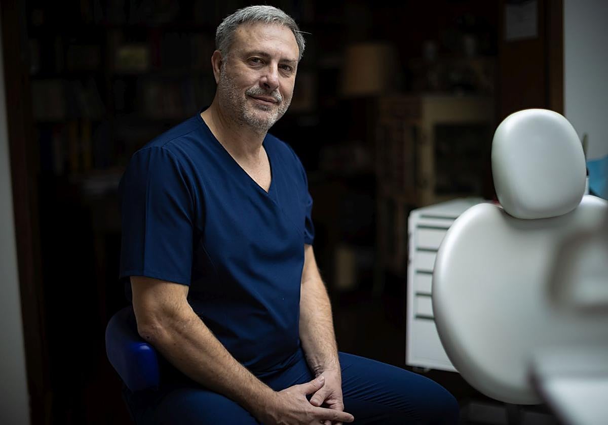 Javier Fernández Parra, en su consulta.