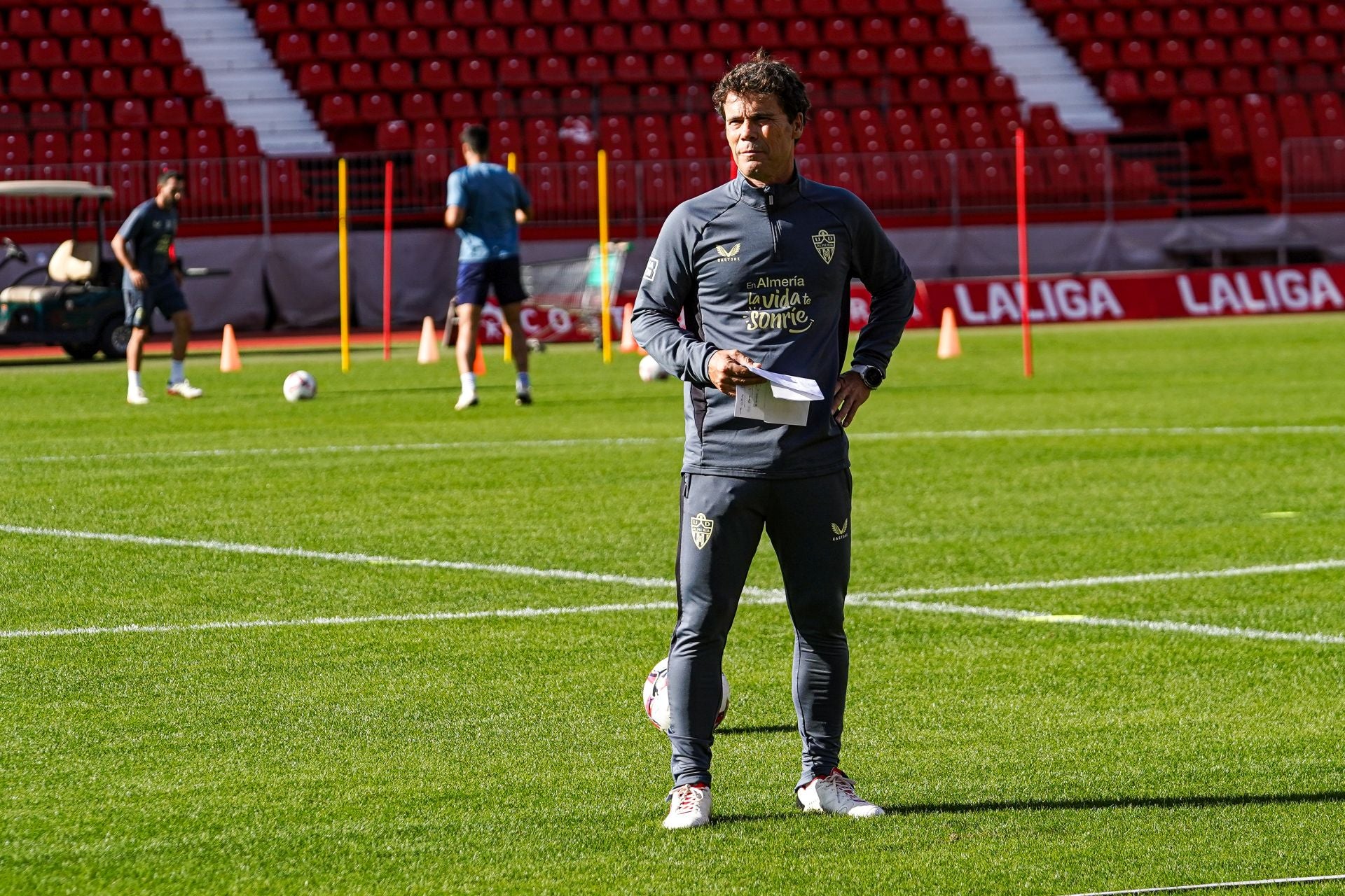 Rubi, papeles en la mano, no se fía de los registros del Cartagena.