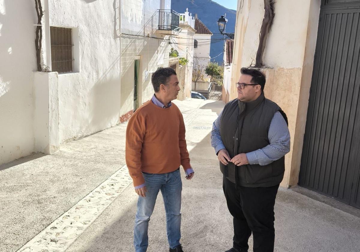 Rafael Caballero visitando las obras de Rubite.