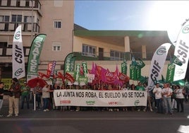 Protesta frente a la Delegación de Salud de Almería.