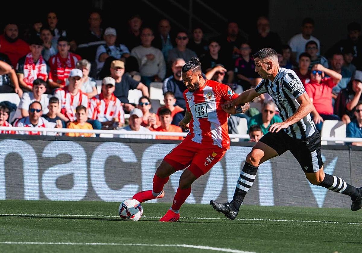 Luis Suárez jugando contra el Cartagena. UDA