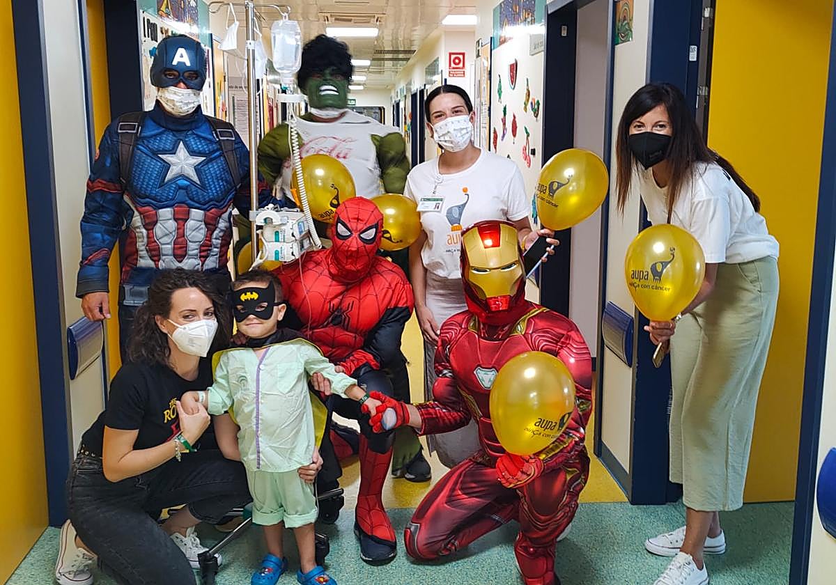 Los superhéroes son una de las visitas más esperadas por los pequeños.