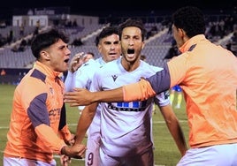 La celebración de Álvaro Muñiz tras el tanto que volvía a poner por delante al Real Jaén ante el CD Huétor Tájar