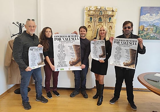 Presentación del concierto benéfico con la concejala María Espejo y representantes de Ácrata Promotora.