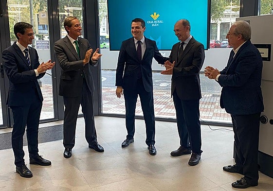 Acto de inauguración de las renovadas instalaciones de la sede de Caja Rural de Jaén en Córdoba.