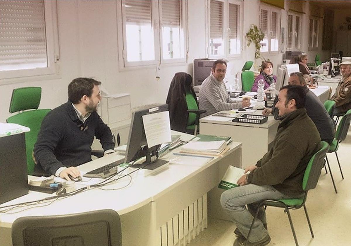 La ayuda de 220 euros que otorga la Junta de Andalucía para familias con pocos recursos.