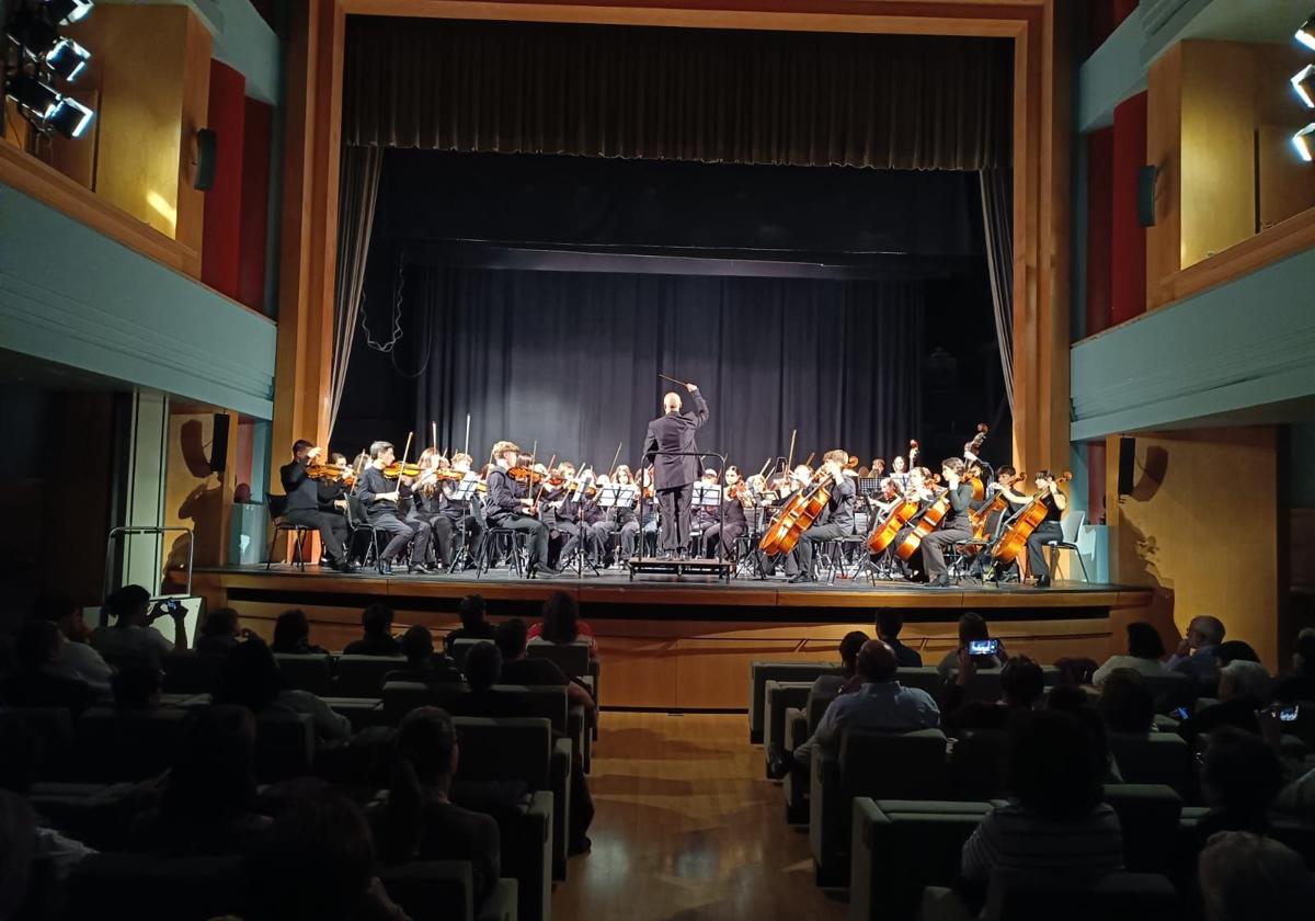 Concierto de la Orquesta Sinfónica y la Banda Sinfónica del 'Ramón Garay'.