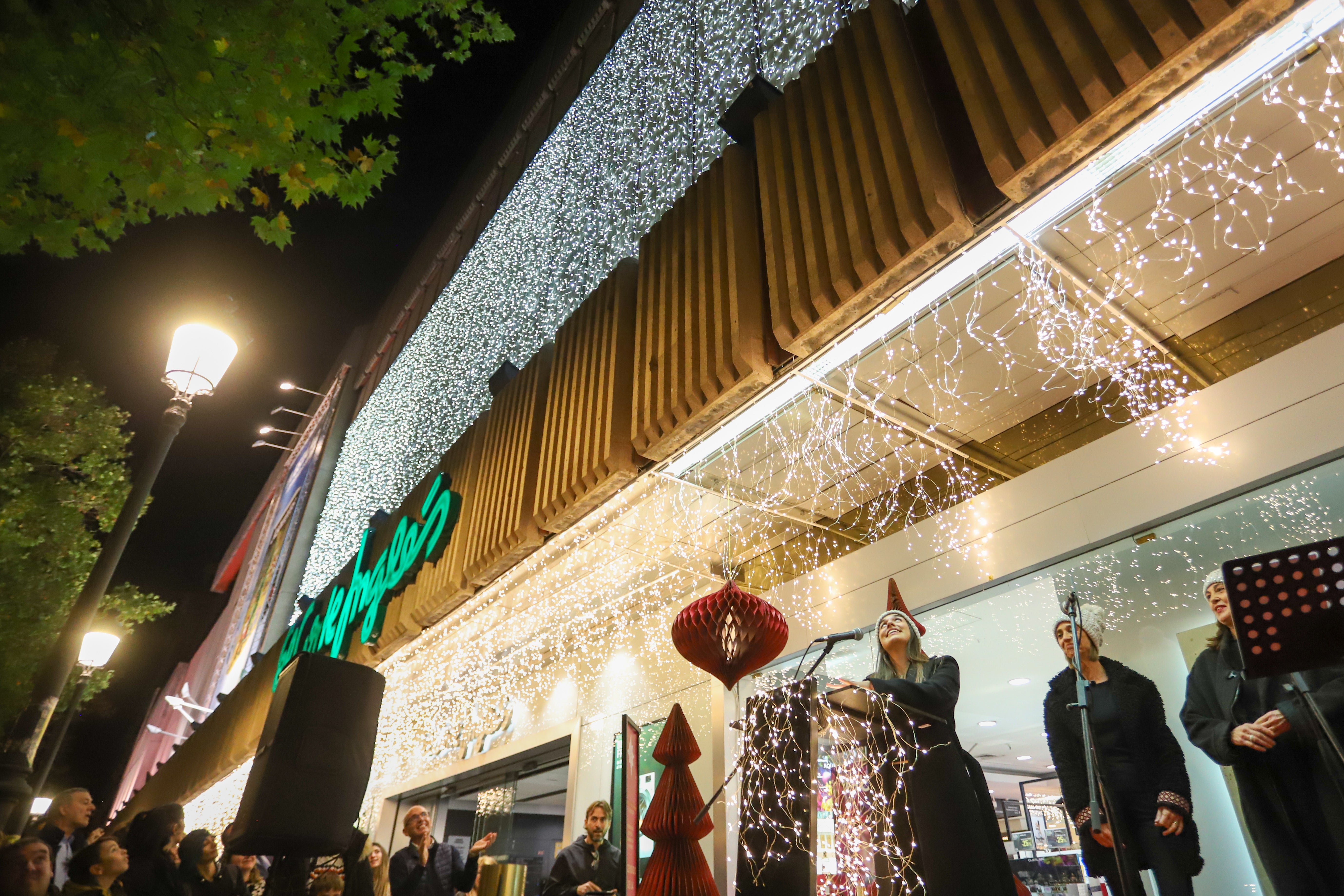 Las imágenes del alumbrado navideño en Granada de El Corte Inglés