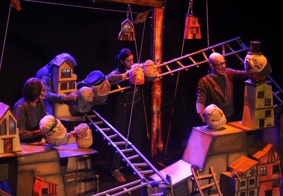 Escena de la representación de la obra 'Hamelin'.