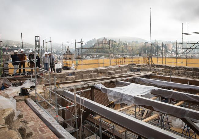 Las vigas de madera ya están preparadas para soportar el forjado.