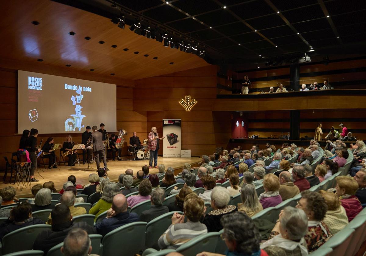 Las imágenes del ciclo Mayores en Sinfonía de la Fundación Caja Rural de Granada