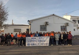 Concentración frentre al centro de salud de Darro