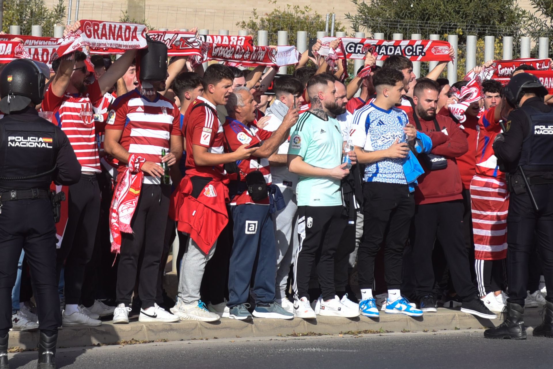 Encuéntrate en la previa y en el estadio en el Almería-Granada