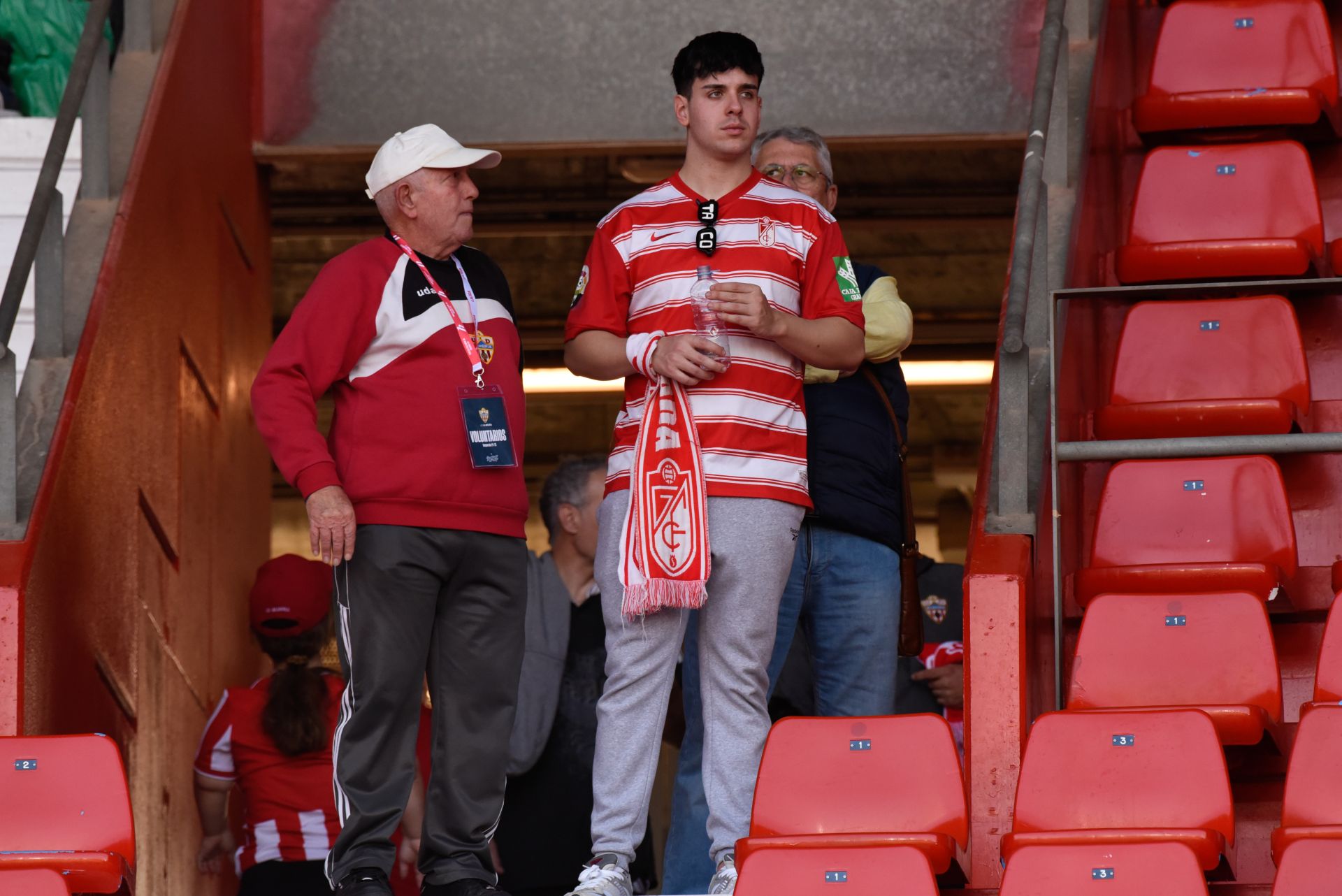 Encuéntrate en la previa y en el estadio en el Almería-Granada