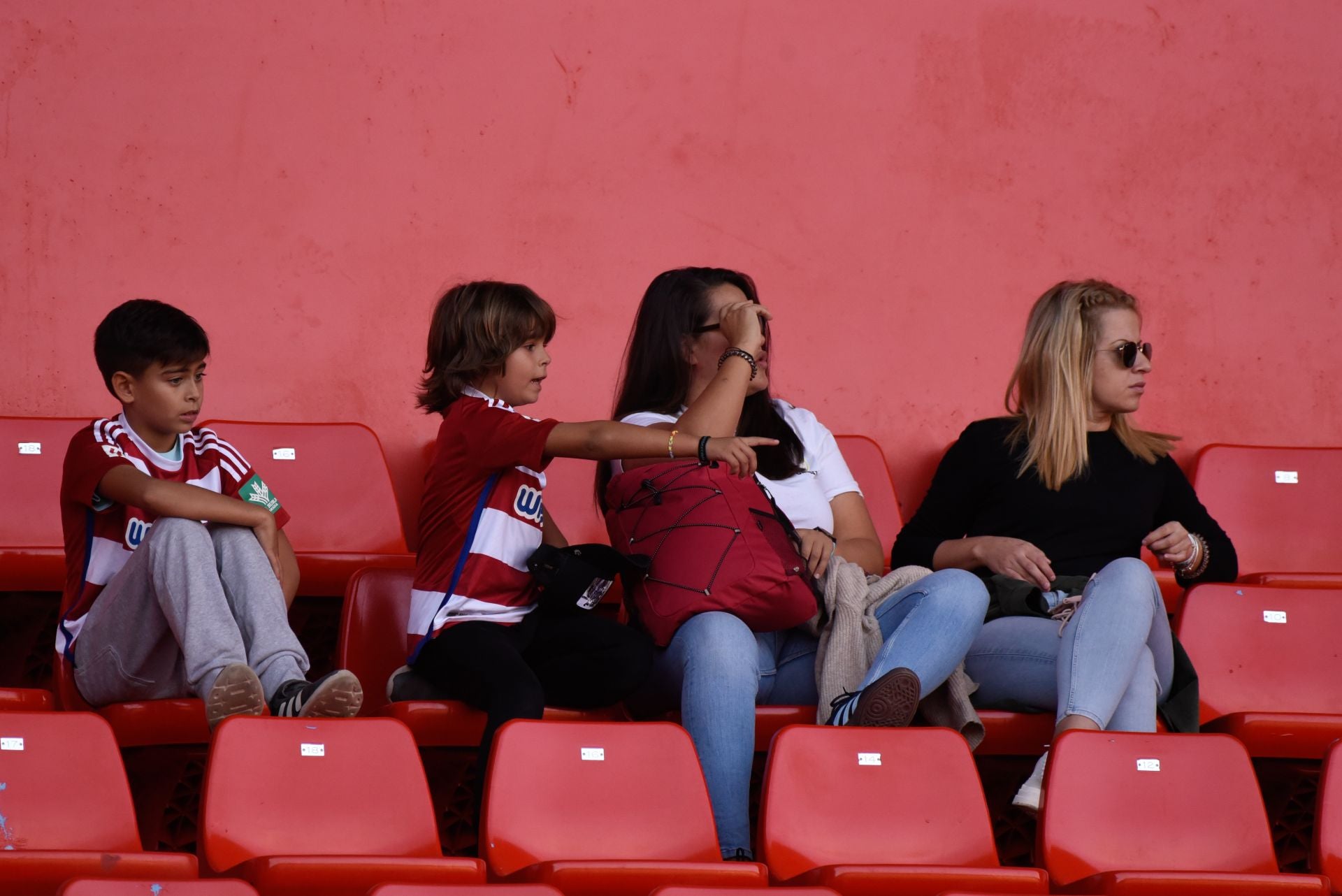 Encuéntrate en la previa y en el estadio en el Almería-Granada