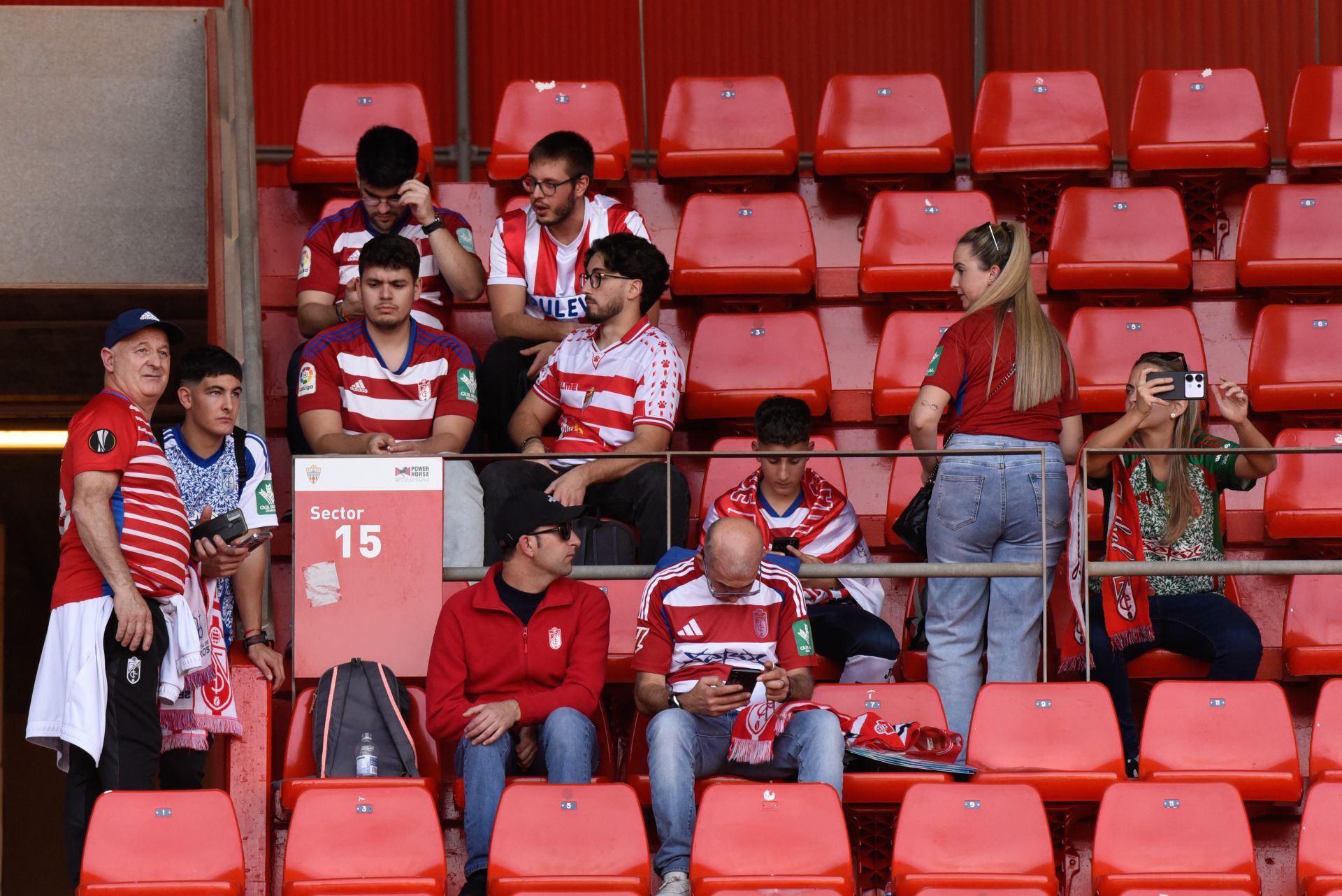 Encuéntrate en la previa y en el estadio en el Almería-Granada