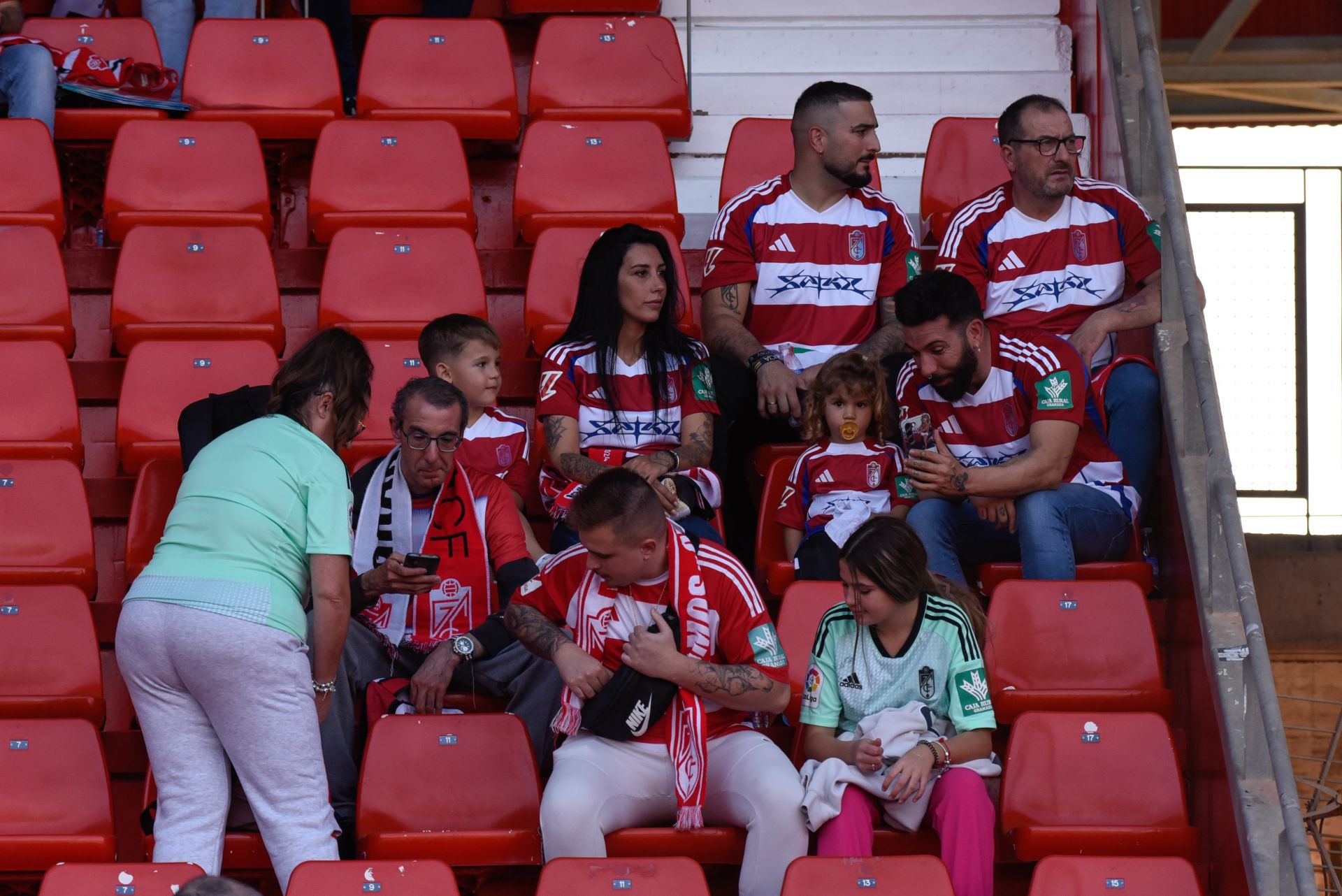 Encuéntrate en la previa y en el estadio en el Almería-Granada