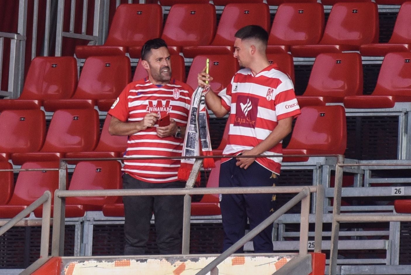 Encuéntrate en la previa y en el estadio en el Almería-Granada