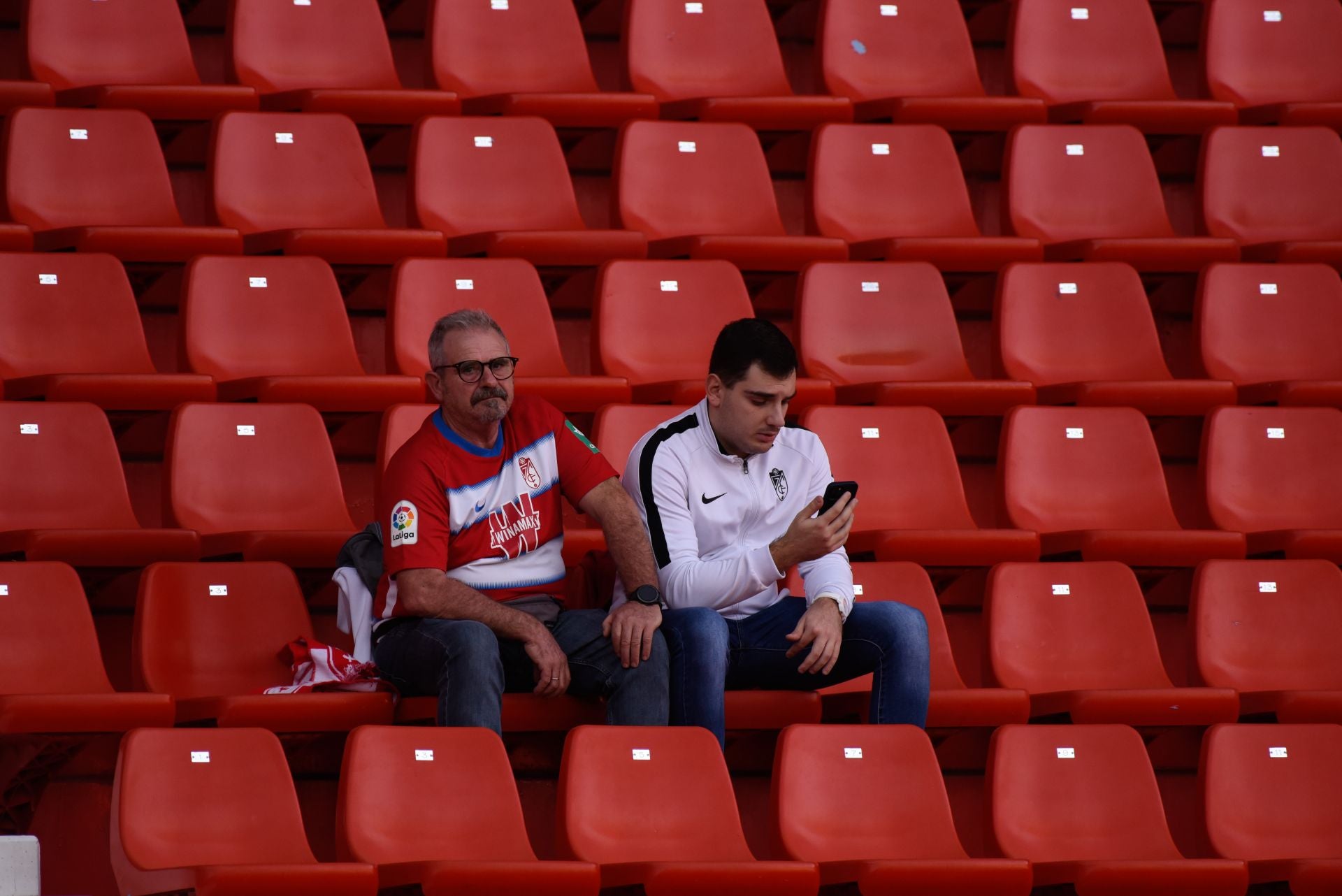 Encuéntrate en la previa y en el estadio en el Almería-Granada