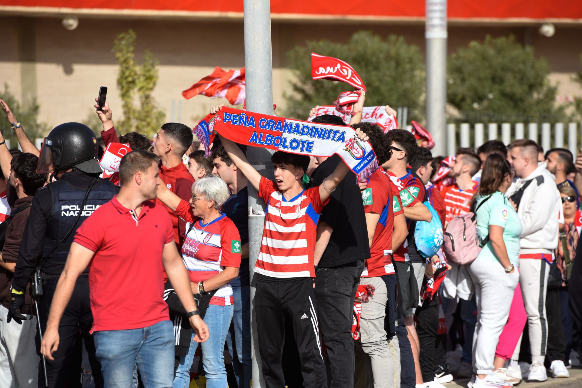 Encuéntrate en la previa y en el estadio en el Almería-Granada