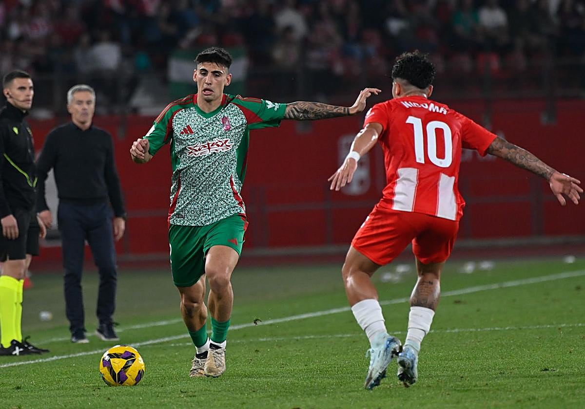 Escribá observa a Rubén ante Melamed.