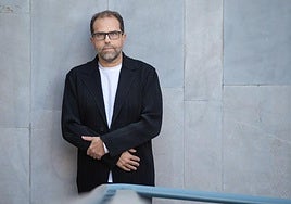 Muñoz Miranda, en el edificio de la Confederación de Empresarios, diseñado por él