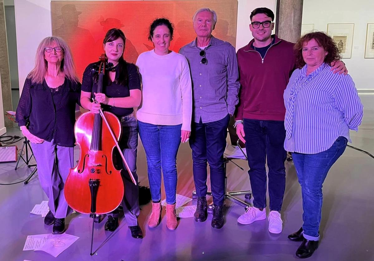 Los poetas Luz Almagro y José Ángel Marín y la violonchelista Violeta María González ofrecieron la lectura dramatizada 'Versos paralelos'