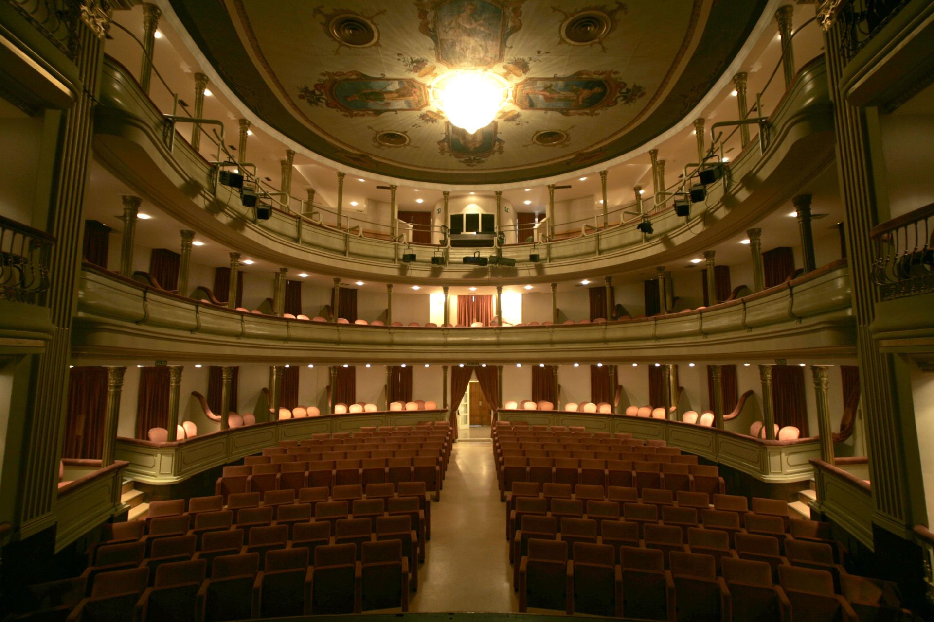 El teatro granadino da «credibilidad absoluta» a las víctimas del profesor denunciado | Ideal