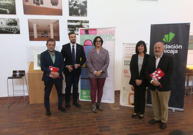 Participantes en el acto de presentación.