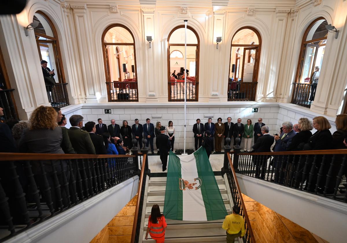 Acto del Día de la Bandera en la sede de la Junta en Granada.