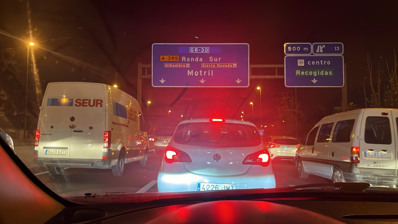 Coches detenidos en la Circunvalación.