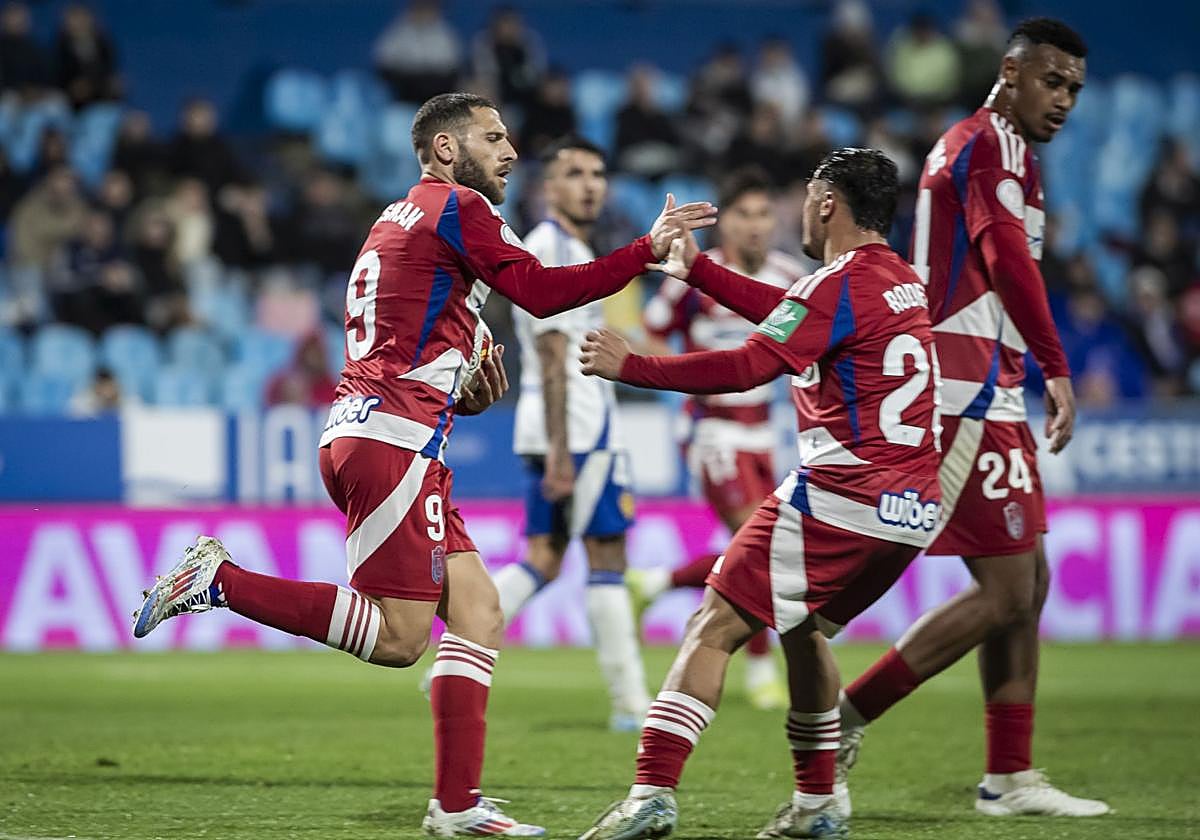 Weissman y Rodelas celebran su conexión en Zaragoza.