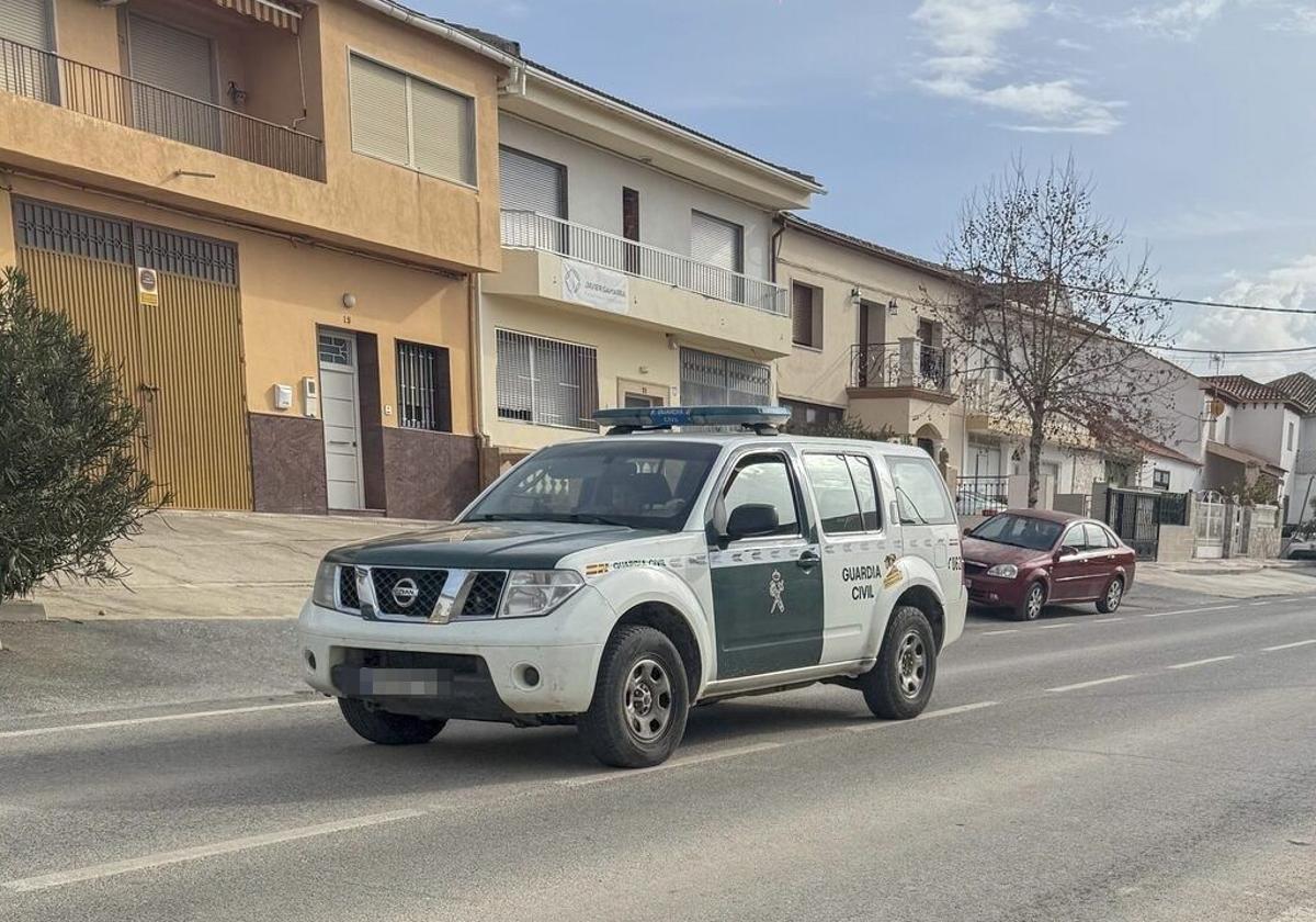 Vehículo de la Guardia Civil en Guadahortuna, zona que también vigilaron estos días.