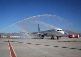 Llegada del vuelo inaugural de la conexión Granada-París.