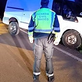 Agente de la Guardia Civil en un accidente.