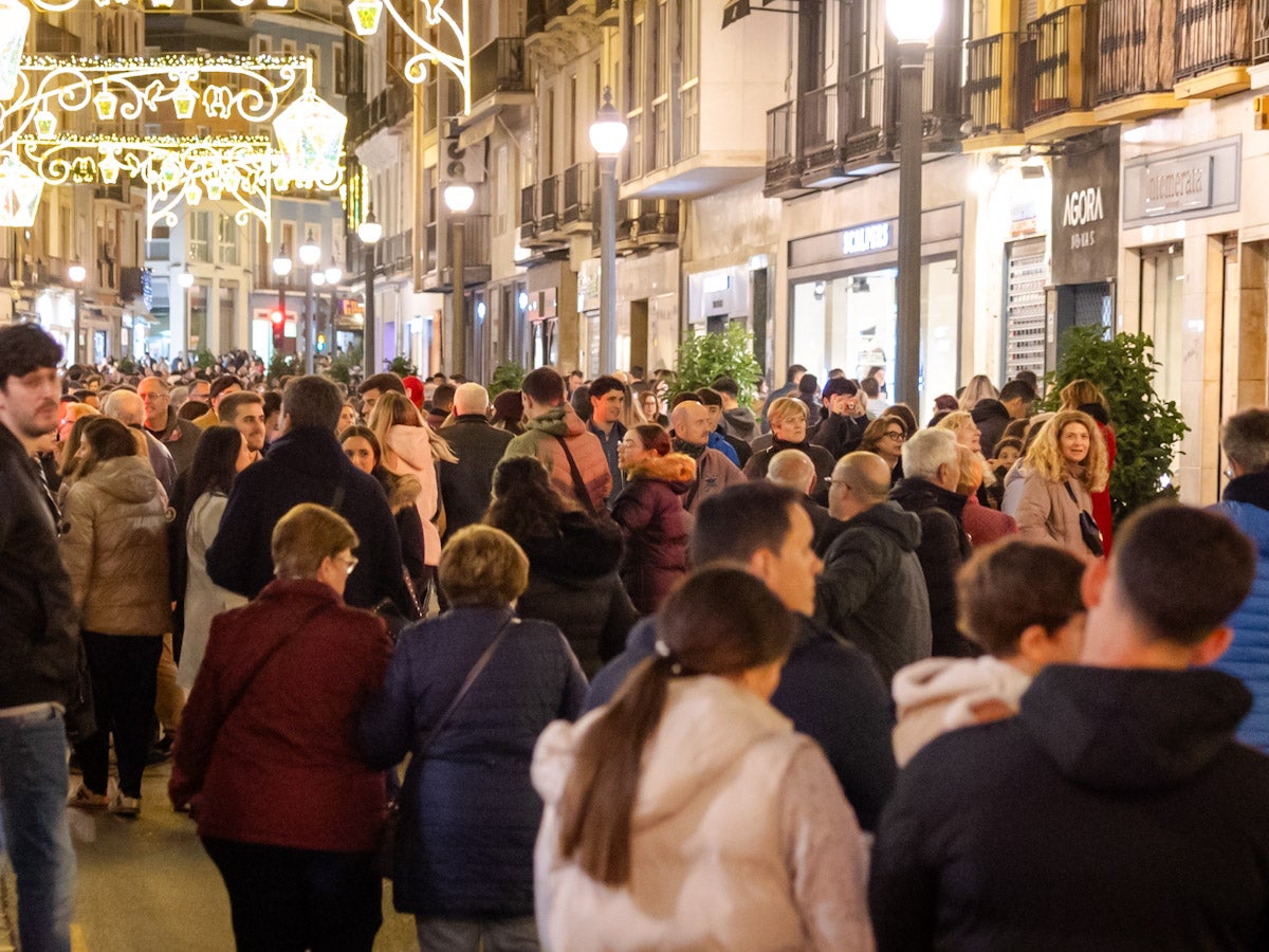 El Centro de Granada, abarrotado para ver la iluminación navideña